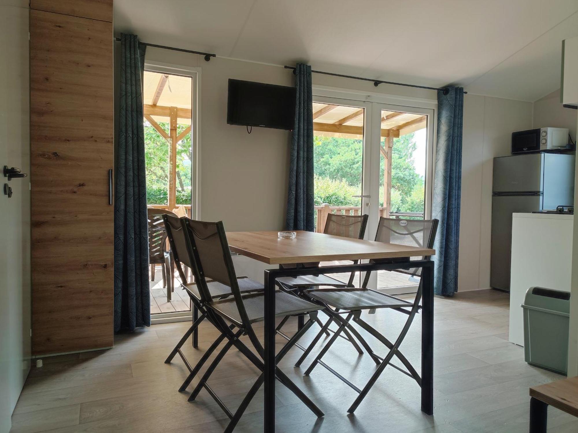 Camping Sites Et Paysages Les Pres Hauts Sisteron Exterior foto